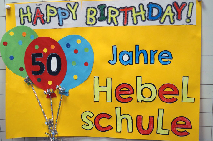 Die Schülerinnen und Schüler haben beim Malen und Buddeln kräftig mit angepackt.